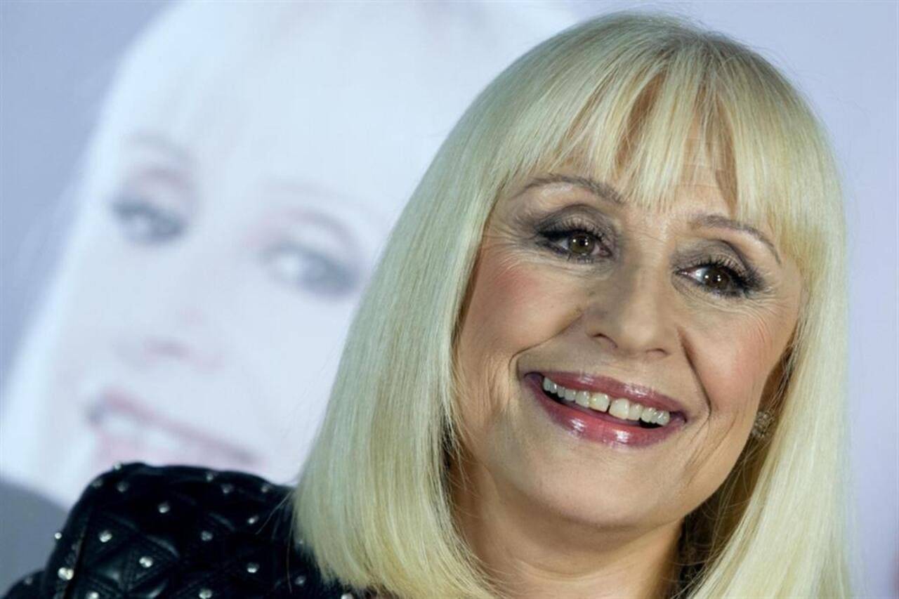 Raffaella Carrà e il suo leggendario caschetto biondo